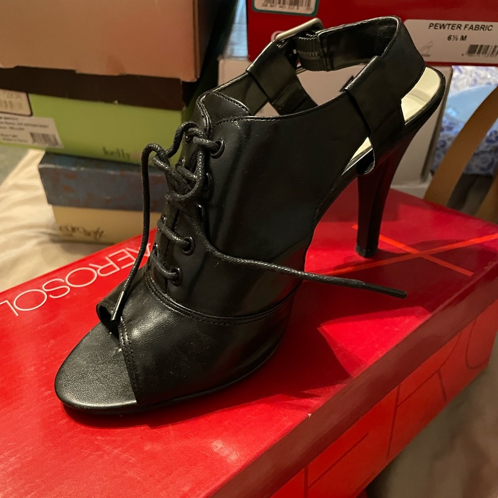 Nine West tie heel